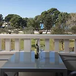 Luxury Green Beach Apartment