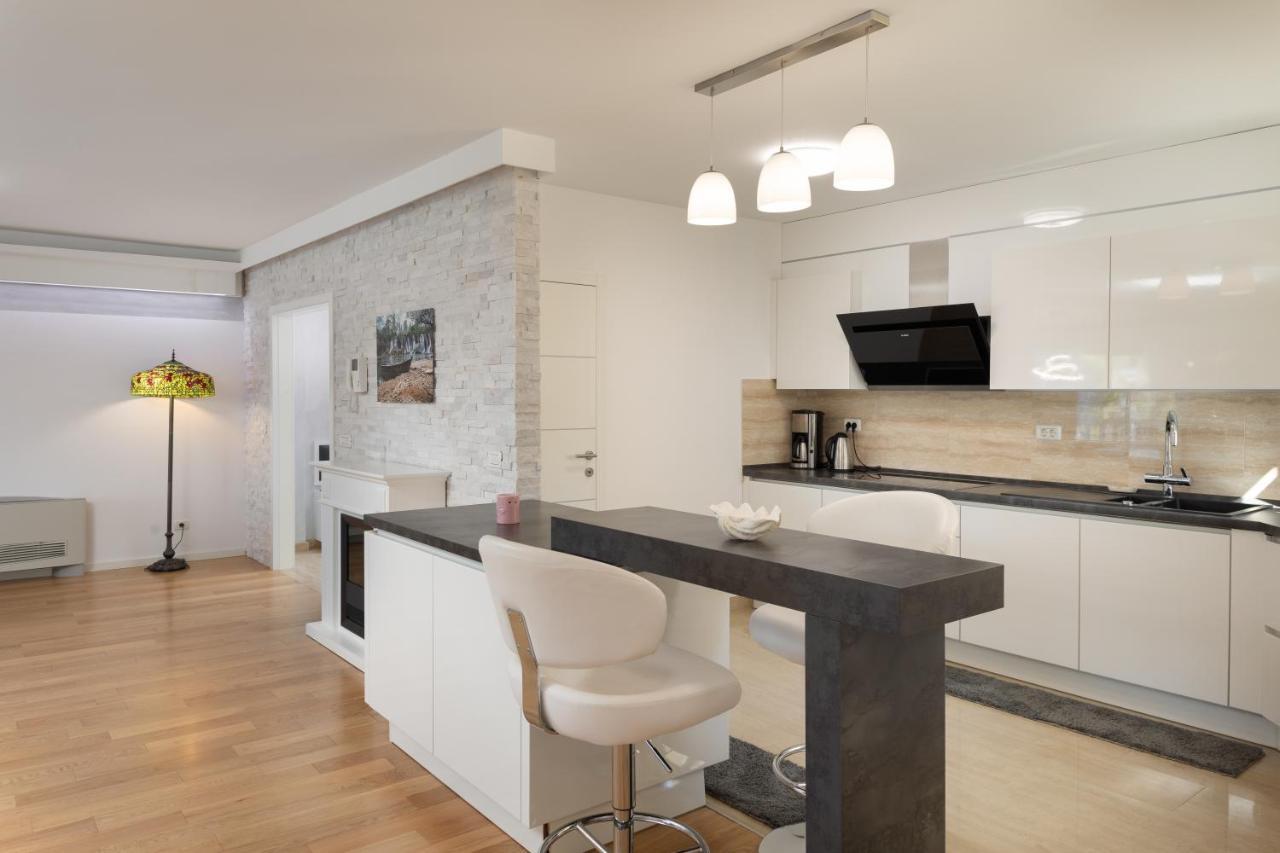 Luxury Green Beach Apartment Makarska